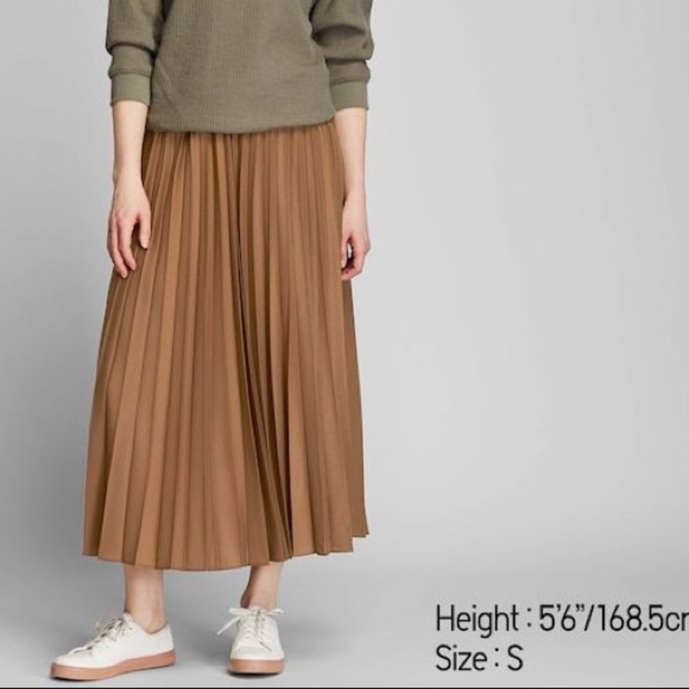 Uniqlo Pleated High-Waisted Skirt in Brown
